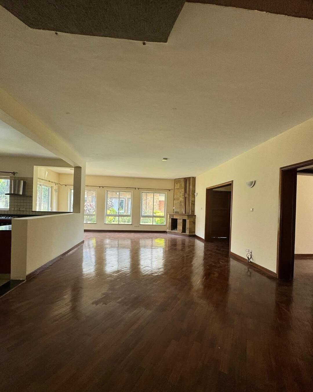 Corner Unit Villa with Private Garden & DSQ - Lavington