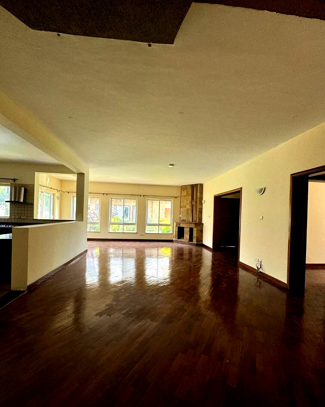 Corner Unit Villa with Private Garden & DSQ - Lavington