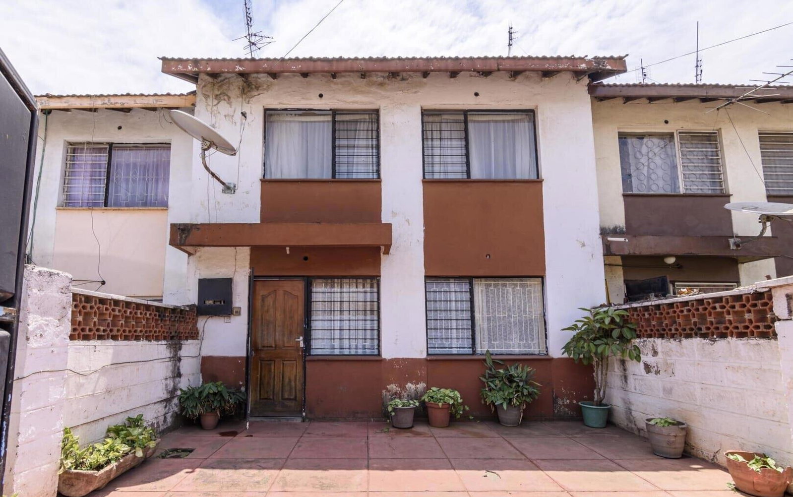 4BR Townhouse with Versatile Downstairs Room - South B