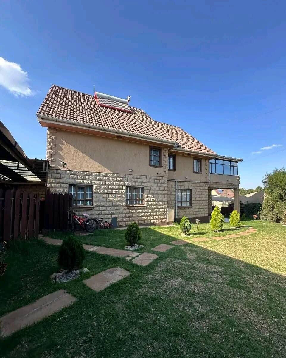 4BR All-Ensuite Corner Townhouse with Solar & Borehole - Kibiku
