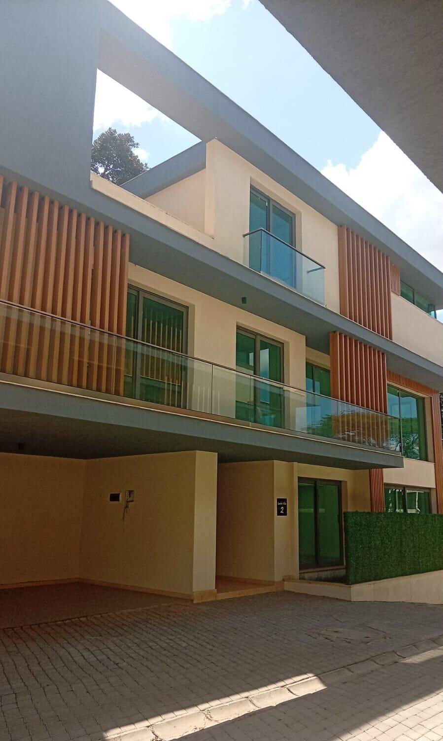 5-Ensuite Villa with DSQ & Study Room - Lavington