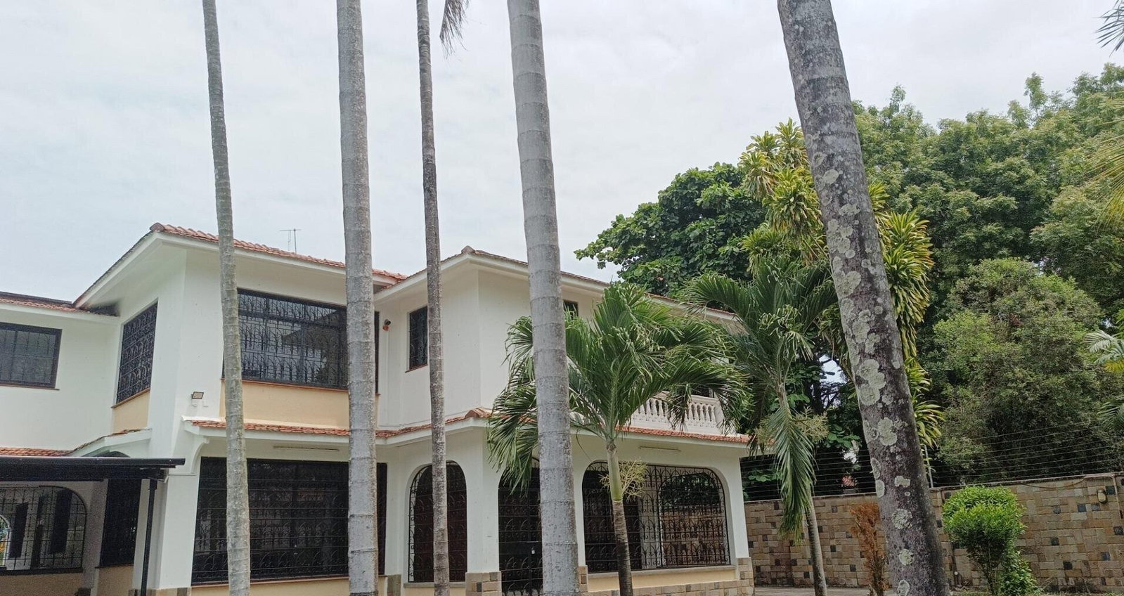 Pet Friendly 5BR on 0.15 Acre