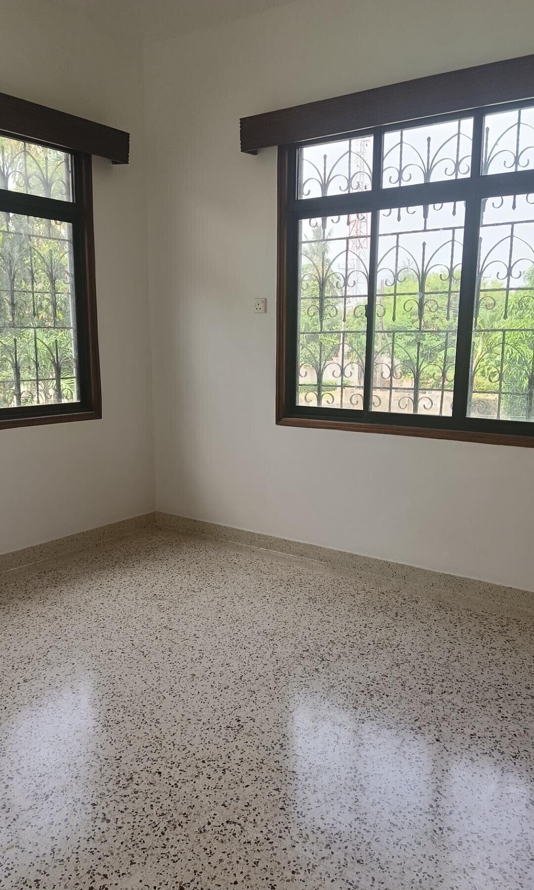 Pet Friendly 5BR on 0.15 Acre