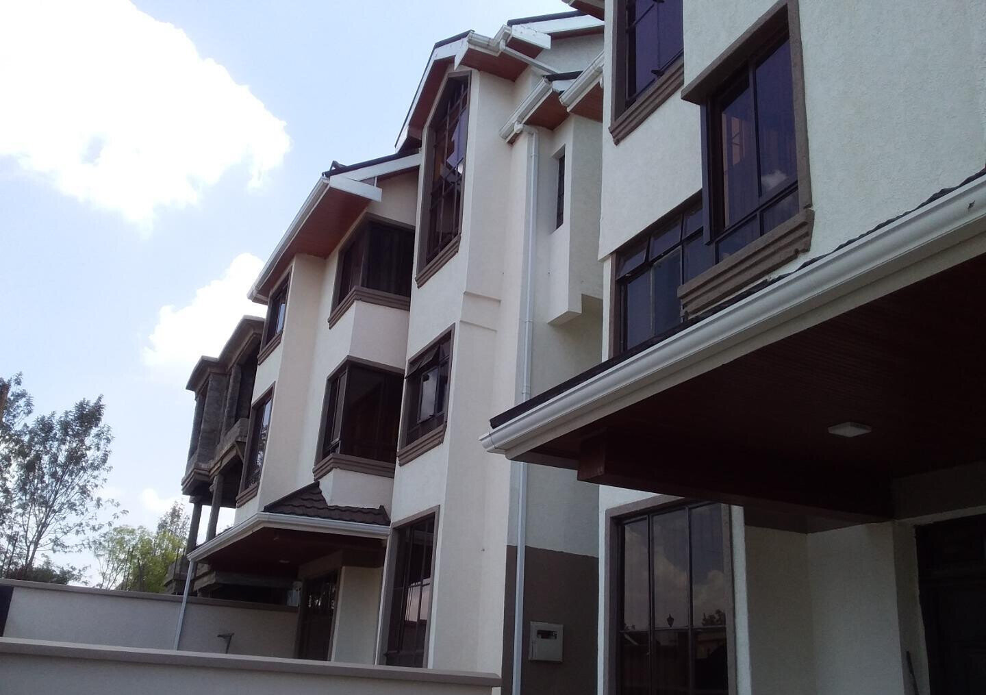 8-Bedroom Townhouse with 30,000L Water Tank – Langata