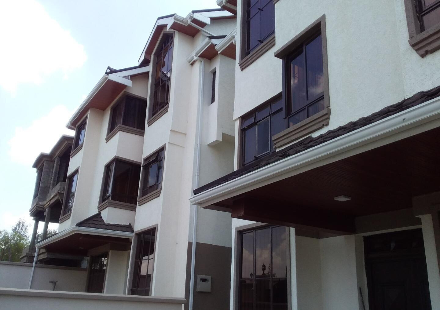 8-Bedroom Townhouse with 30,000L Water Tank – Langata