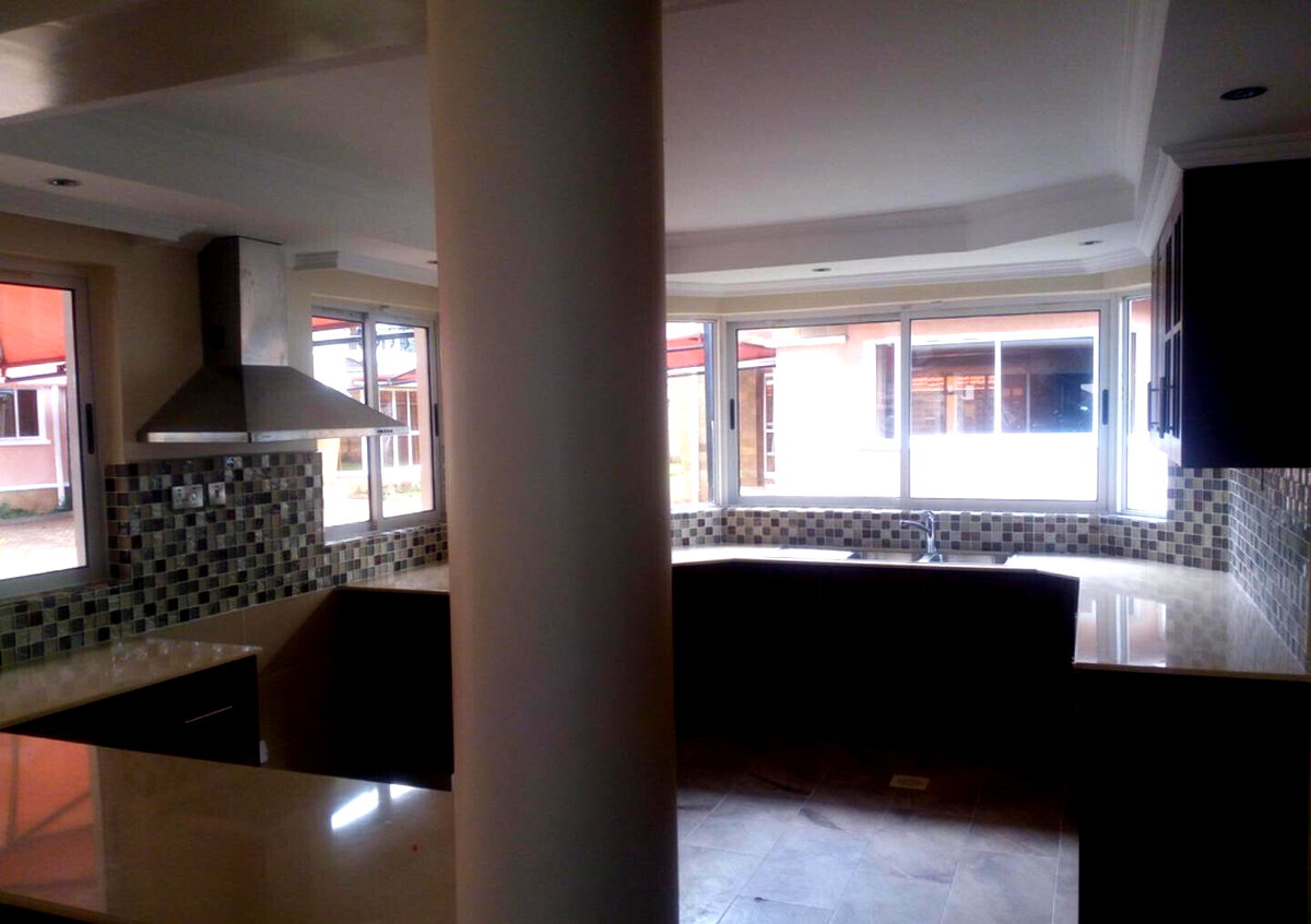 5-Ensuite Villa with Fireplace, Jacuzzi & Gym - Lavington