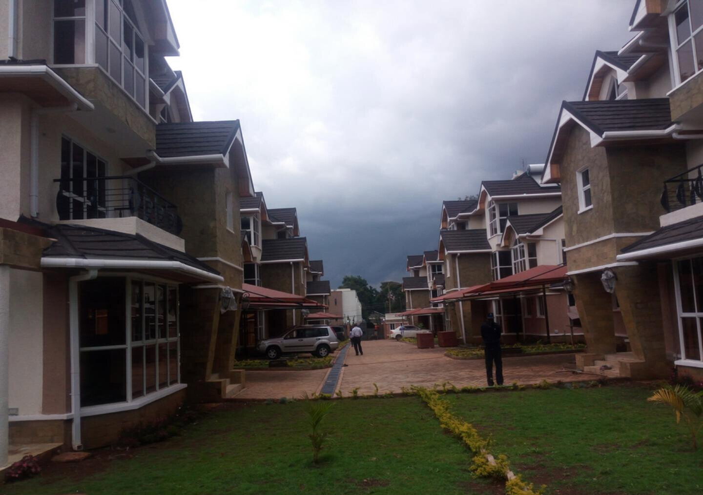 5-Ensuite Villa with Fireplace, Jacuzzi & Gym - Lavington