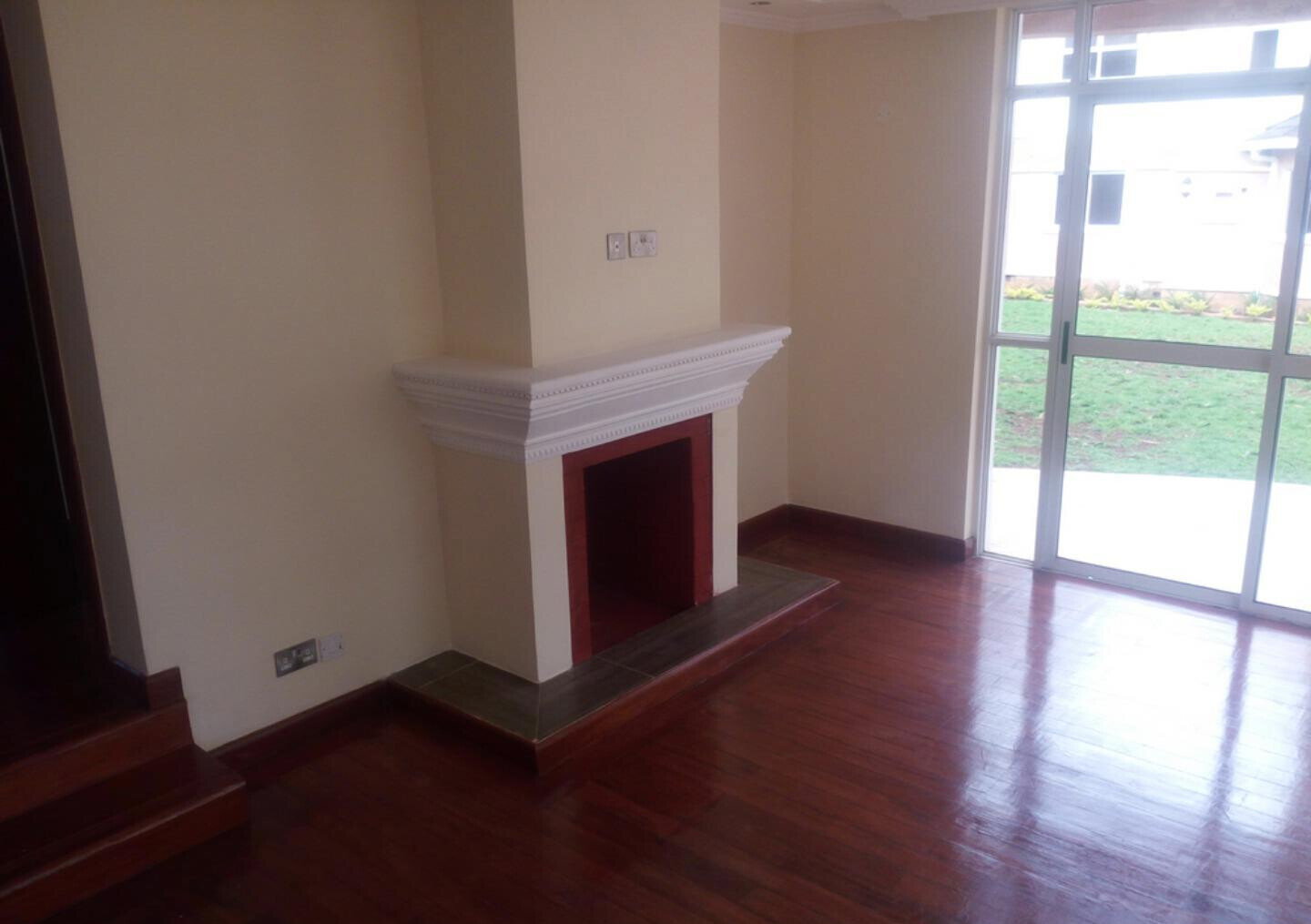 5-Ensuite Villa with Fireplace, Jacuzzi & Gym - Lavington