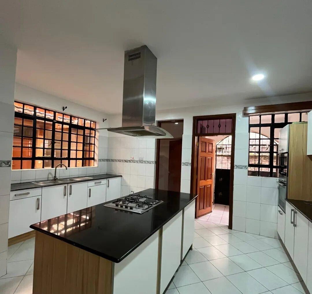 5BR All-Ensuite Townhouse with 2 DSQs & Pet-Friendly Compound - Kileleshwa