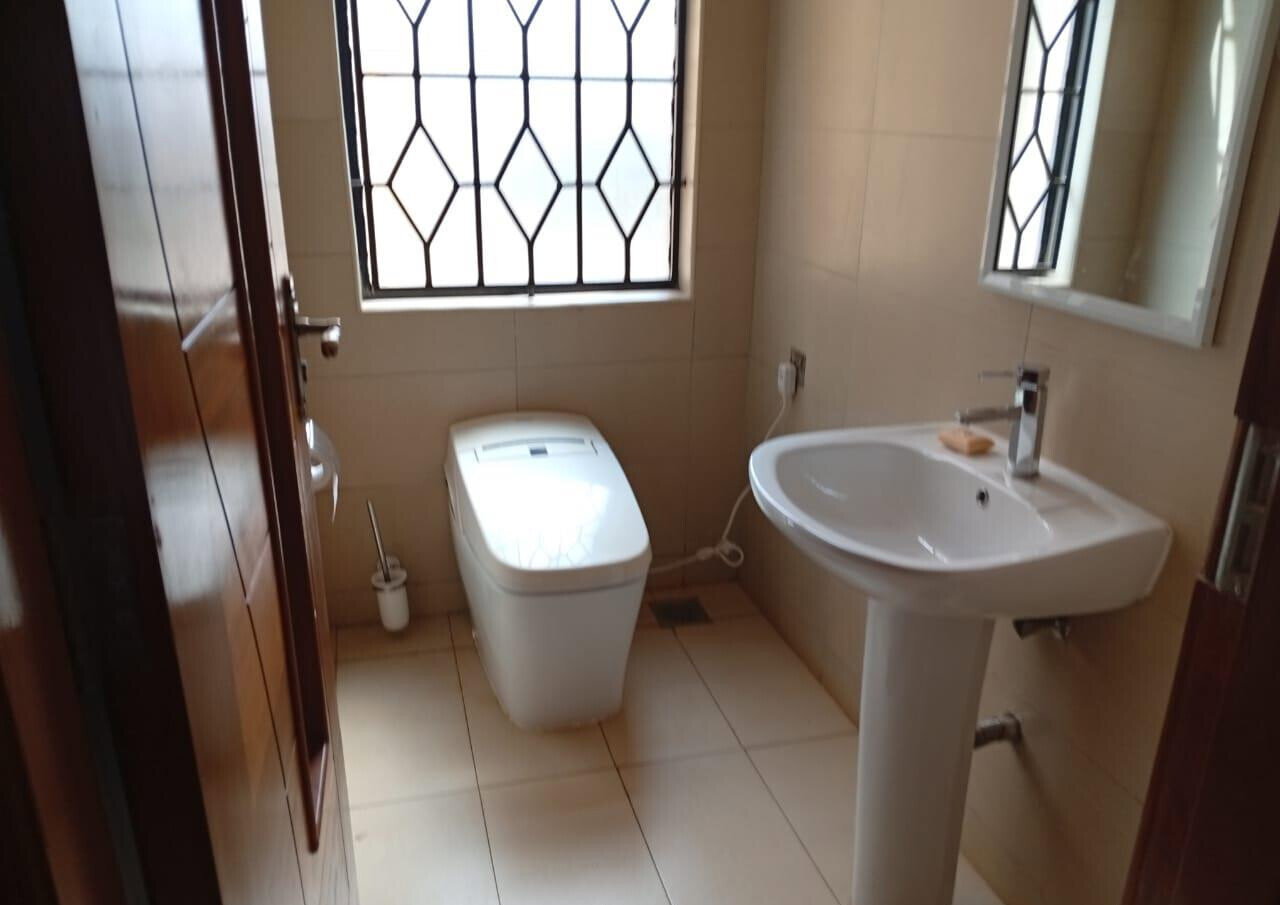 5-Ensuite Townhouse with Bulletproof Doors & Pool - Gigiri