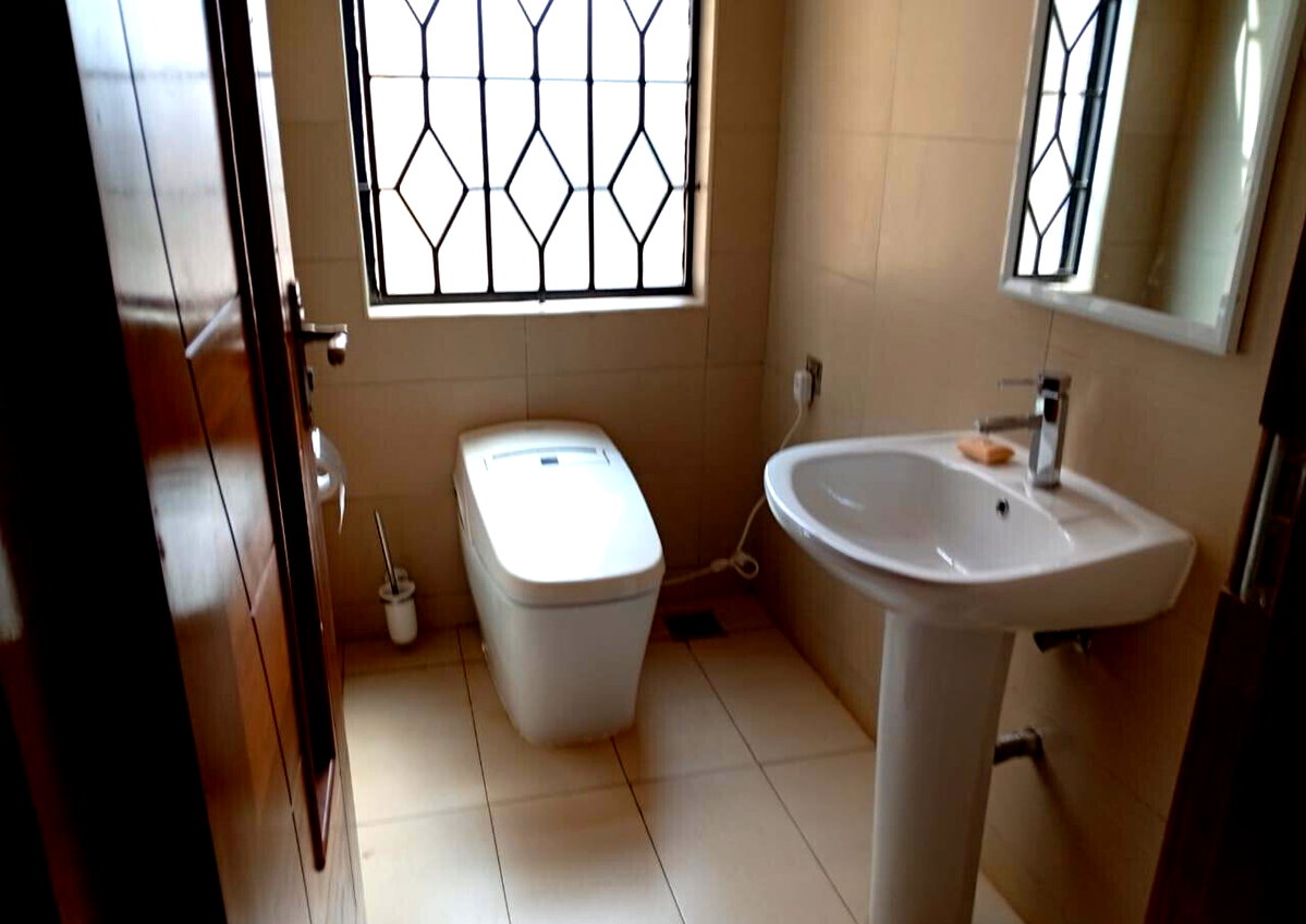 5-Ensuite Townhouse with Bulletproof Doors & Pool - Gigiri