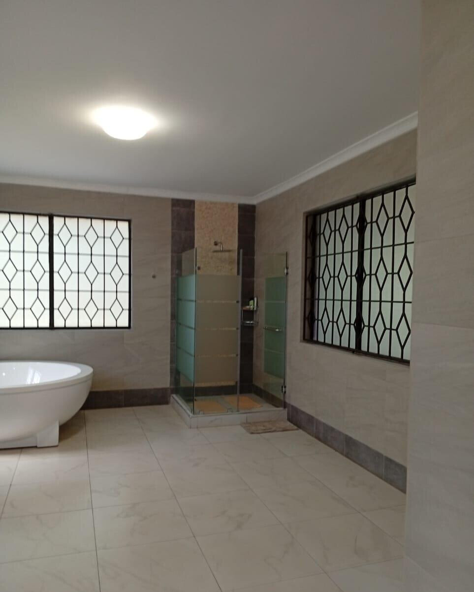 5-Ensuite Townhouse with Bulletproof Doors & Pool - Gigiri