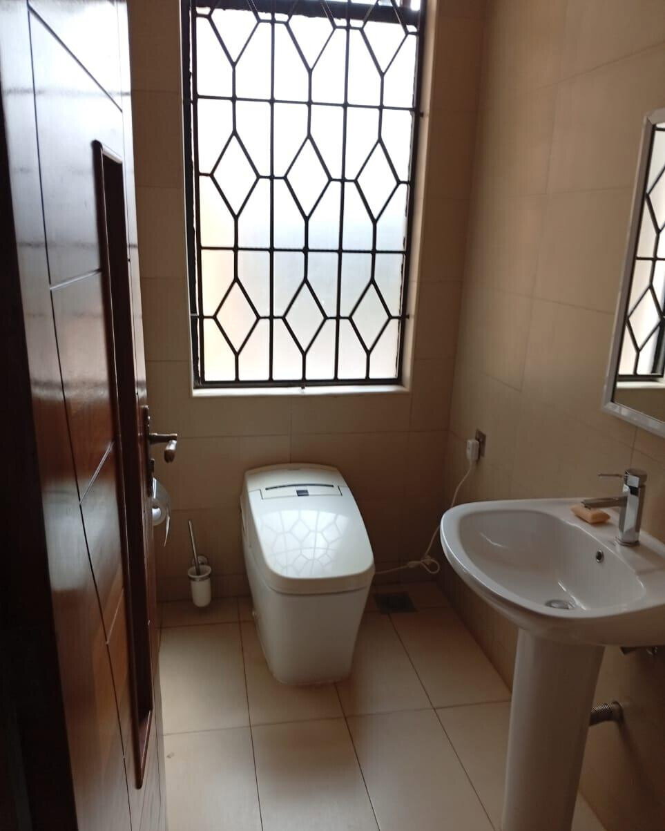 5-Ensuite Townhouse with Bulletproof Doors & Pool - Gigiri