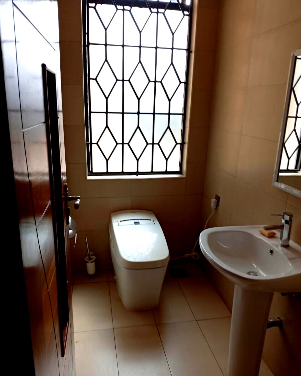 5-Ensuite Townhouse with Bulletproof Doors & Pool - Gigiri