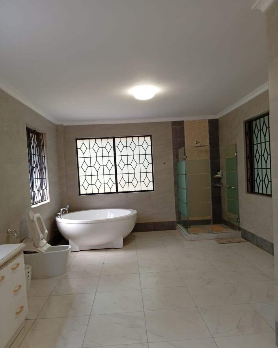 5-Ensuite Townhouse with Bulletproof Doors & Pool - Gigiri