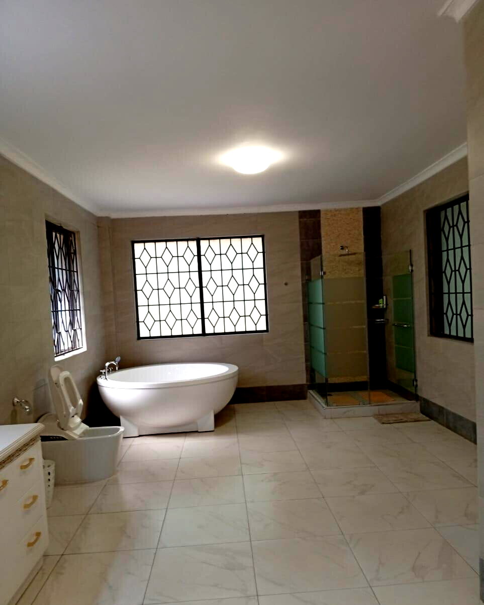 5-Ensuite Townhouse with Bulletproof Doors & Pool - Gigiri