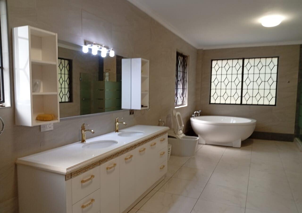5-Ensuite Townhouse with Bulletproof Doors & Pool - Gigiri
