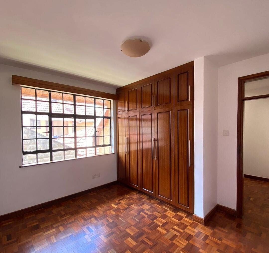 5BR All-Ensuite Townhouse with Attic Study & Fireplace - Kileleshwa