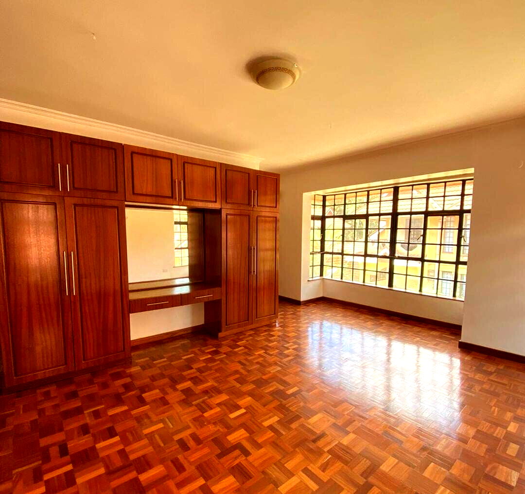 5BR All-Ensuite Townhouse with Attic Study & Fireplace - Kileleshwa