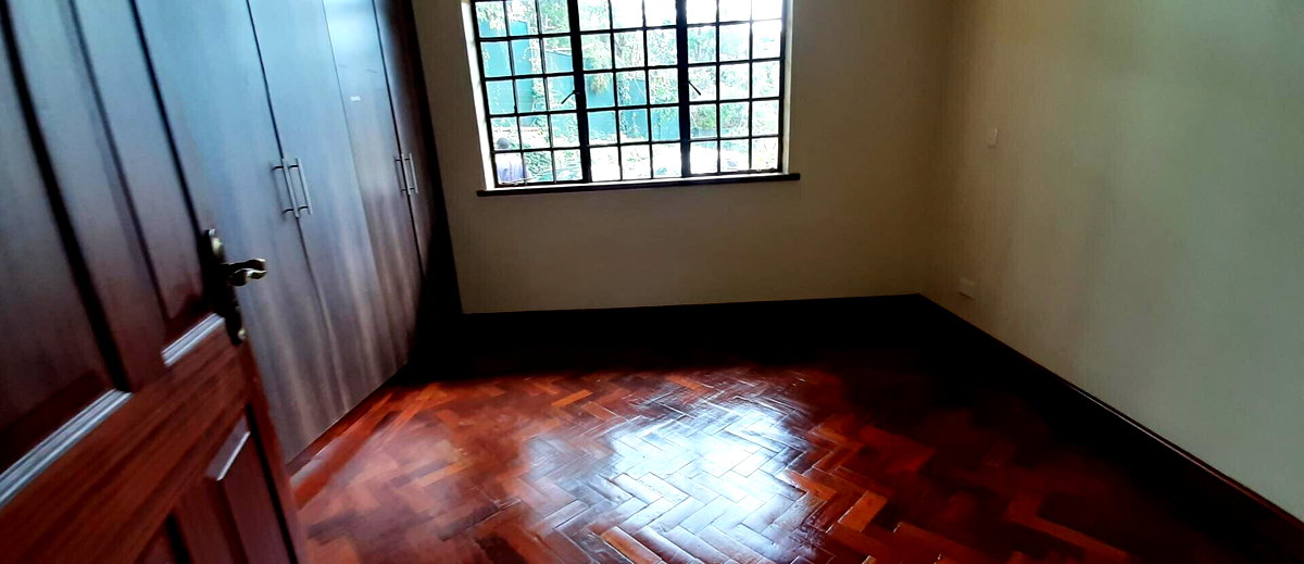 5-Ensuite Townhouse with Fireplace & Private Garden - Lavington