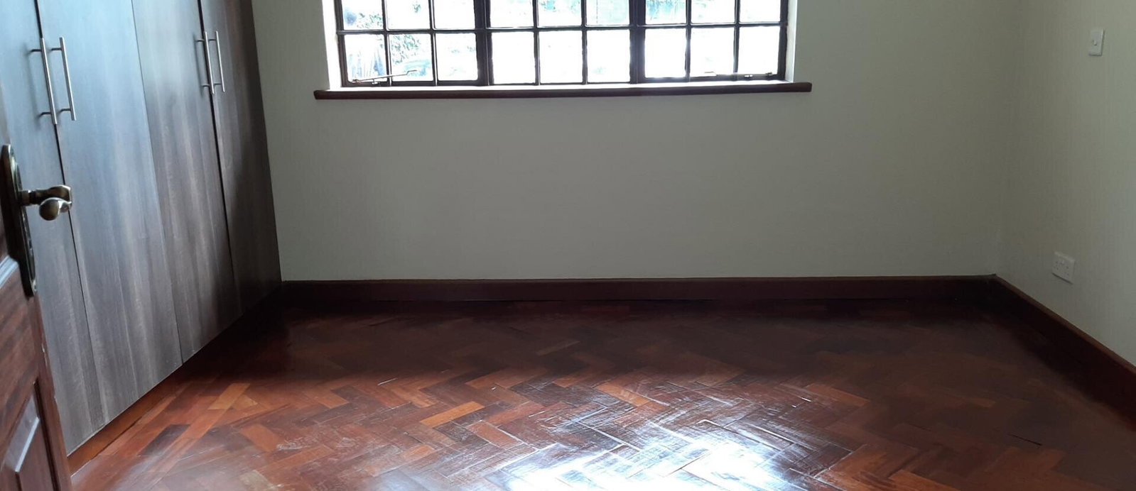 5-Ensuite Townhouse with Fireplace & Private Garden - Lavington