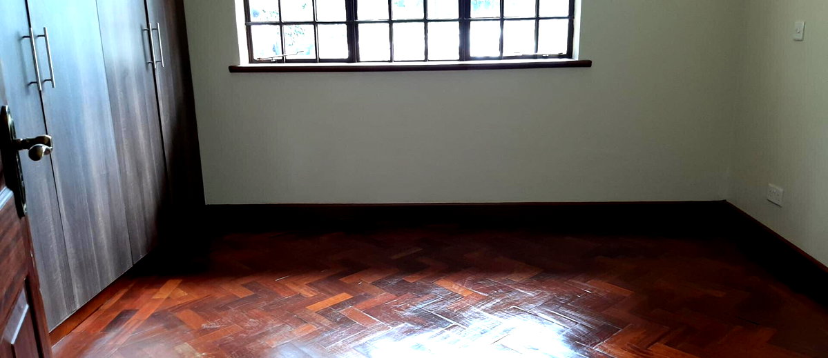 5-Ensuite Townhouse with Fireplace & Private Garden - Lavington