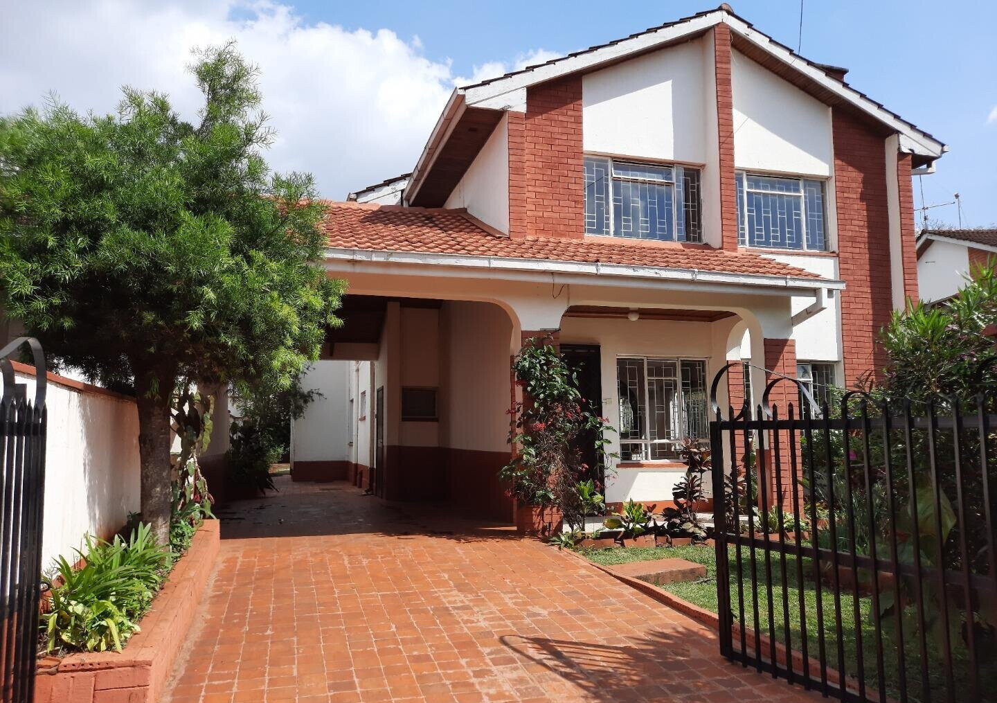 4-Ensuite Townhouse with Borehole & Flower Garden - Lavington