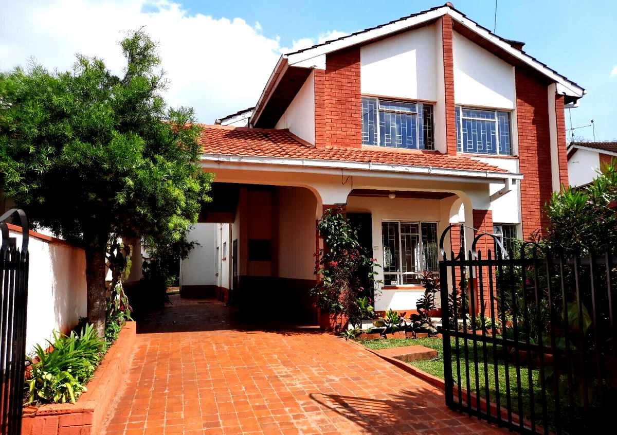 4-Ensuite Townhouse with Borehole & Flower Garden - Lavington
