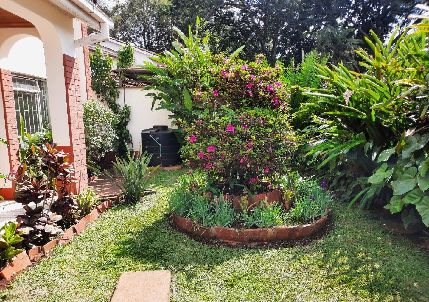 4-Ensuite Townhouse with Borehole & Flower Garden - Lavington