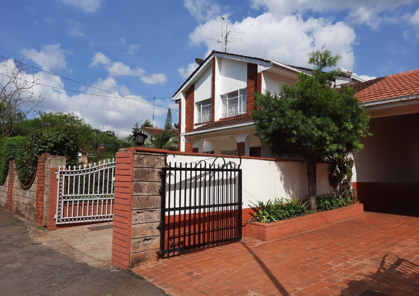4-Ensuite Townhouse with Borehole & Flower Garden - Lavington