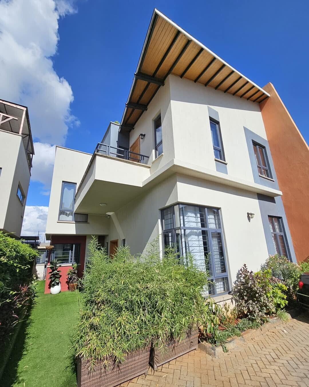 4-Level Townhouse with Terrace & DSQ – Langata Link Road