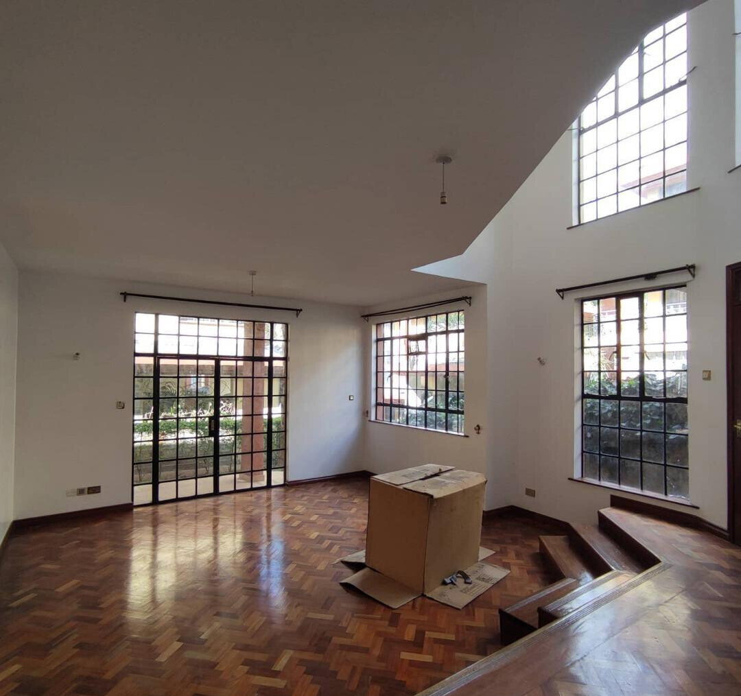 Corner Townhouse with Garden & DSQ in Lavington