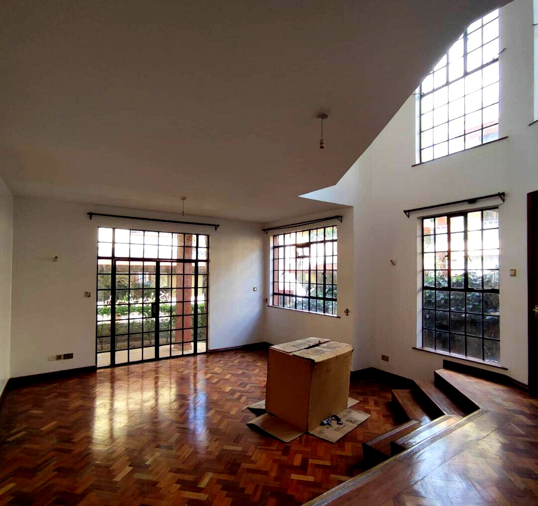 Corner Townhouse with Garden & DSQ in Lavington