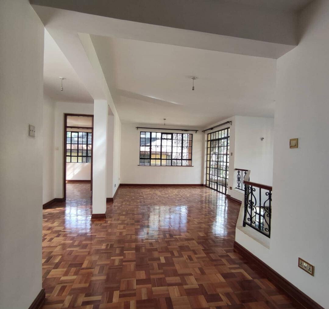 Corner Townhouse with Garden & DSQ in Lavington