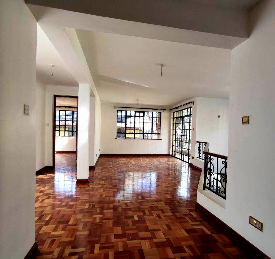 Corner Townhouse with Garden & DSQ in Lavington
