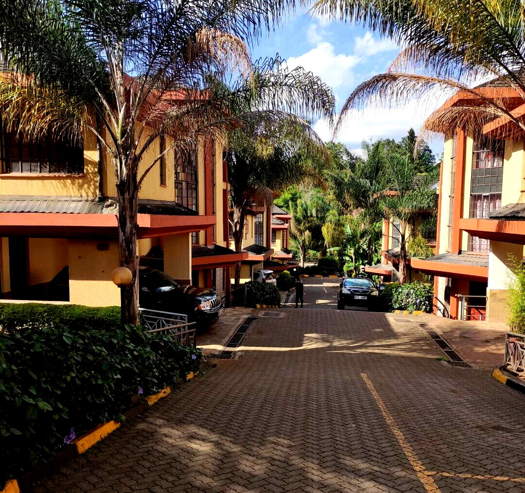 Corner Townhouse with Garden & DSQ in Lavington