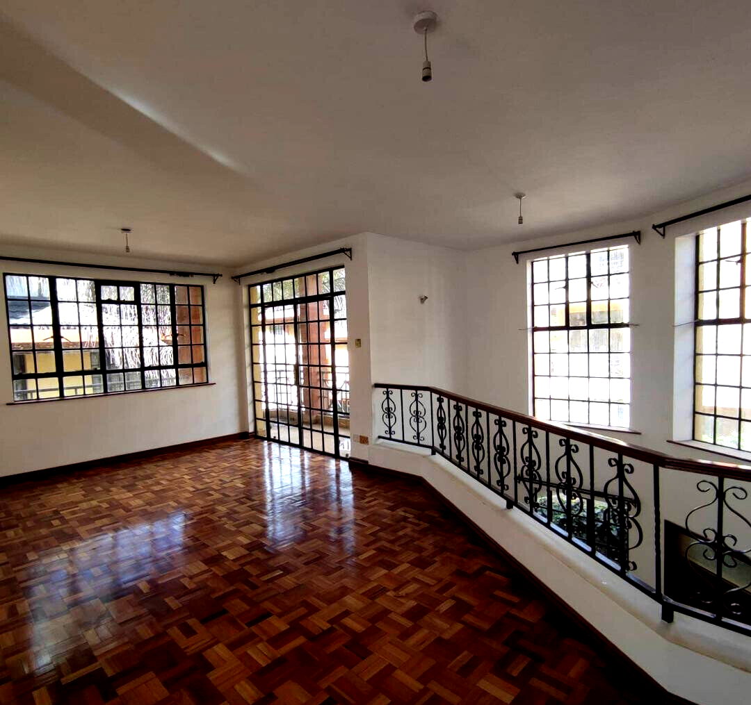 Corner Townhouse with Garden & DSQ in Lavington