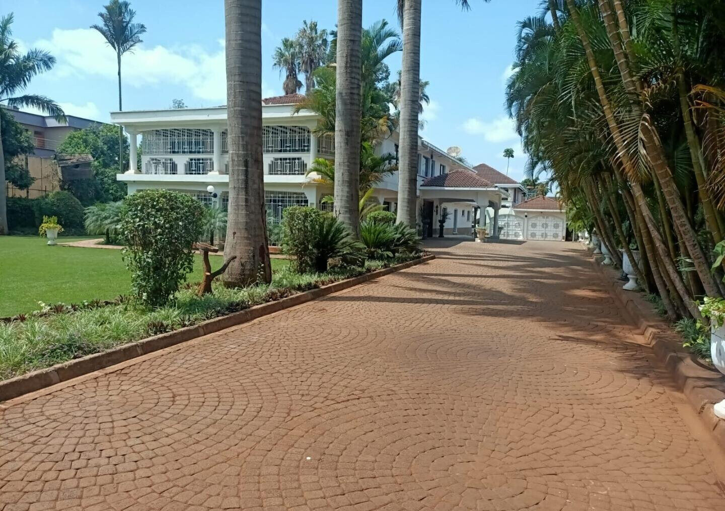 0.8-Acre Estate with Pool, Guest Houses & 24-Car Parking - Lavington