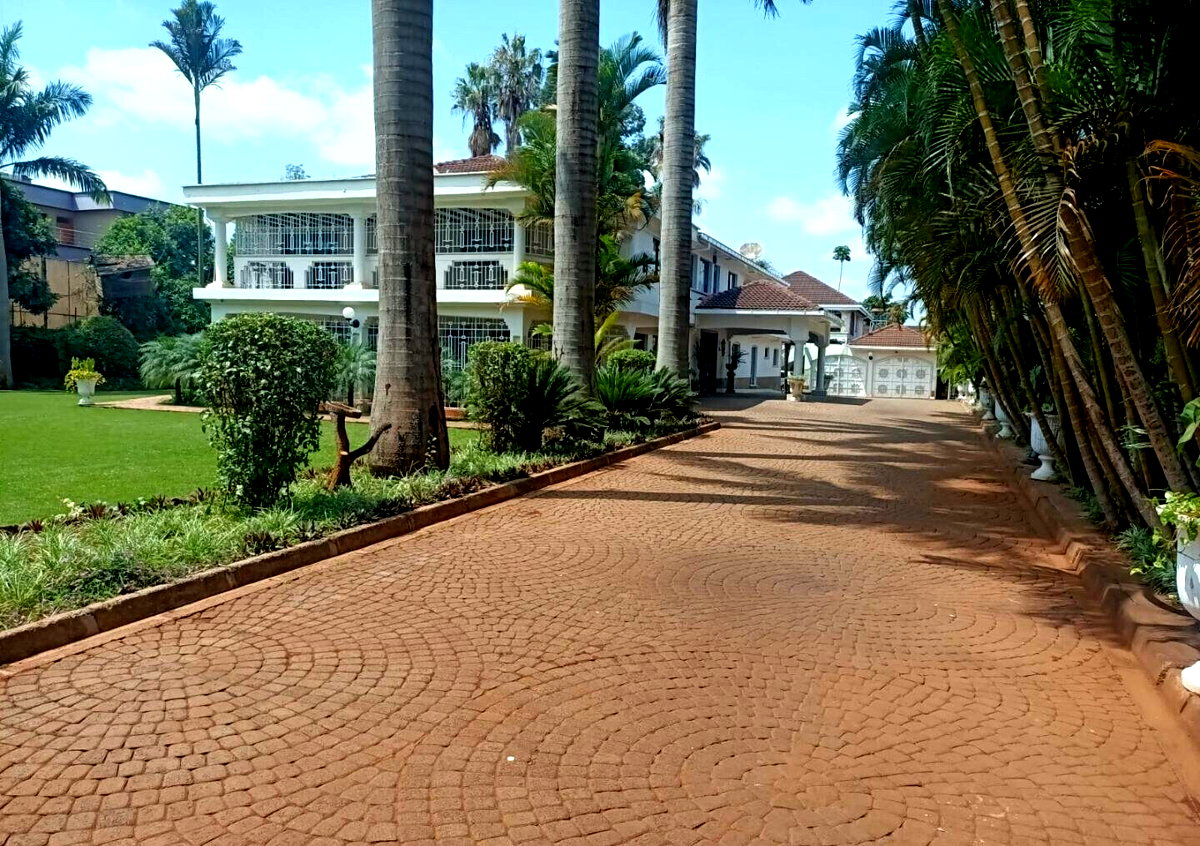 0.8-Acre Estate with Pool, Guest Houses & 24-Car Parking - Lavington