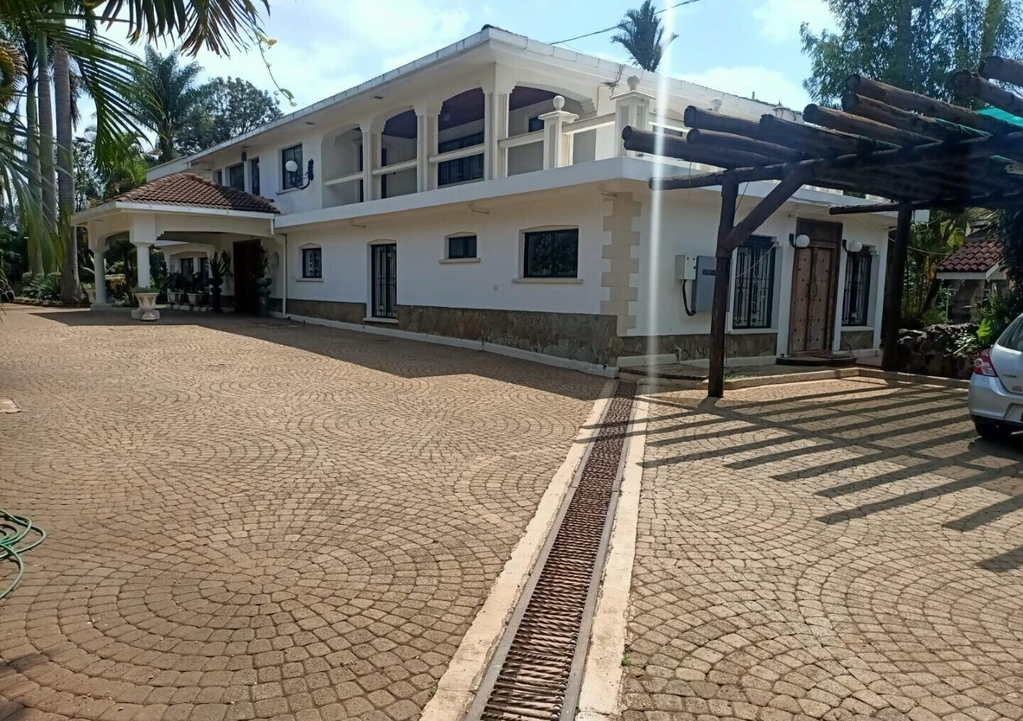 0.8-Acre Estate with Pool, Guest Houses & 24-Car Parking - Lavington