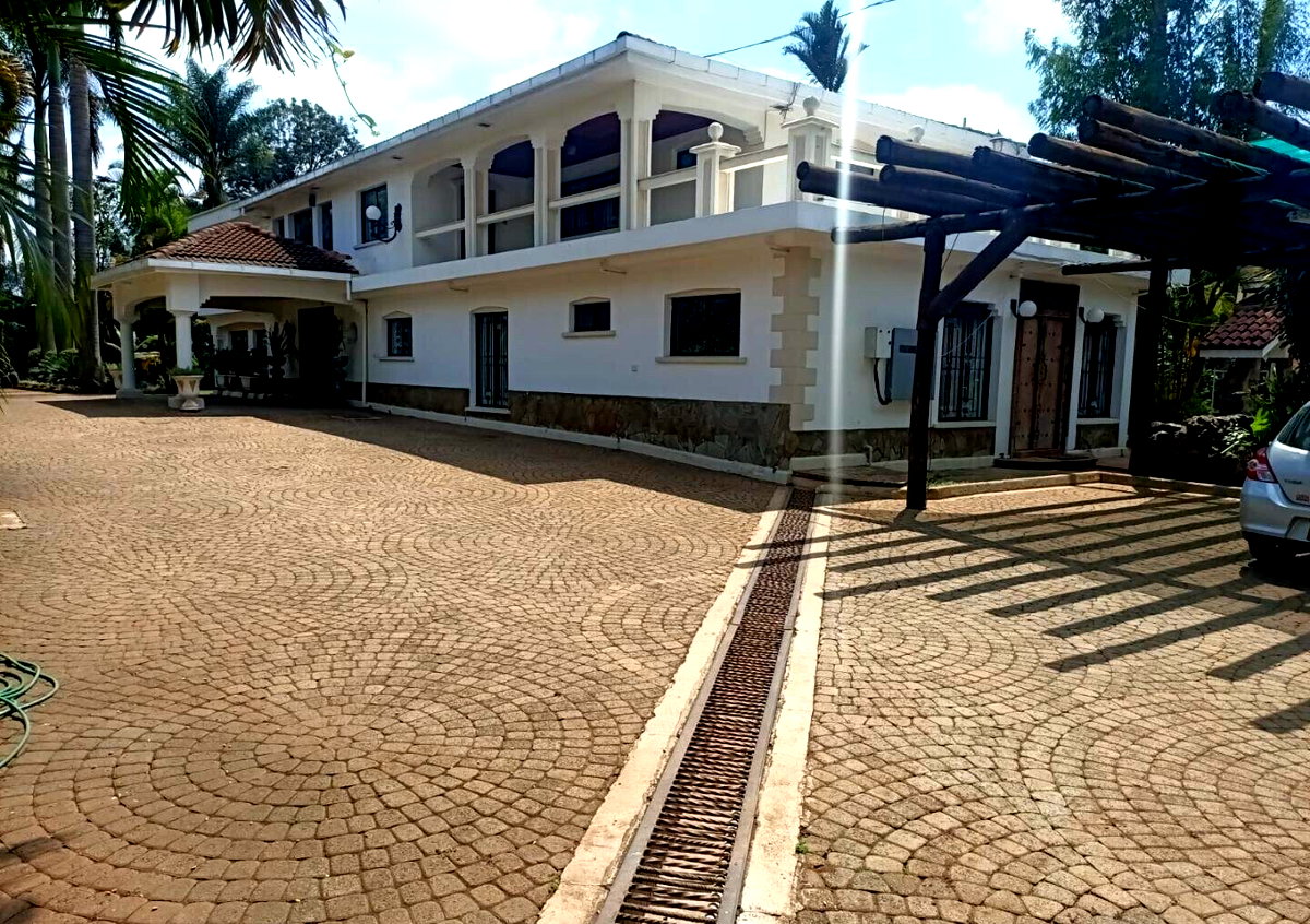0.8-Acre Estate with Pool, Guest Houses & 24-Car Parking - Lavington