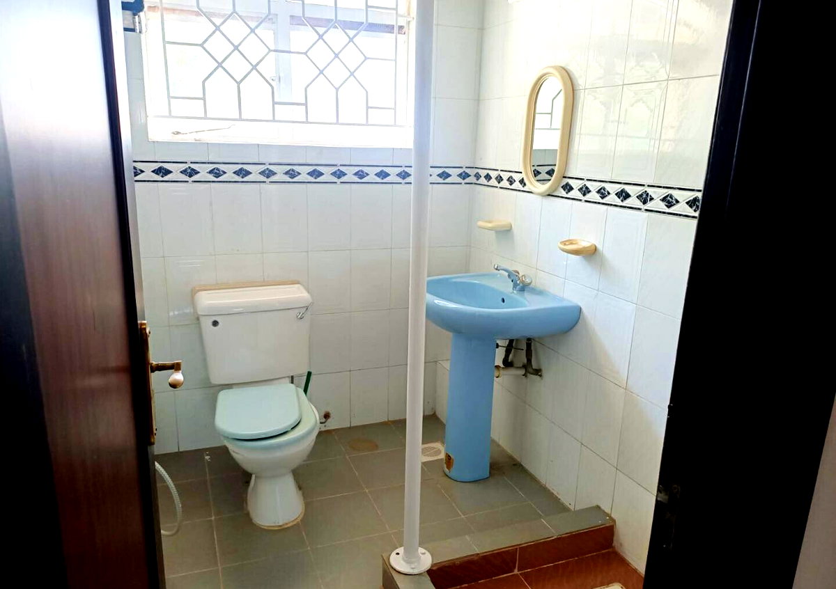 0.8-Acre Estate with Pool, Guest Houses & 24-Car Parking - Lavington