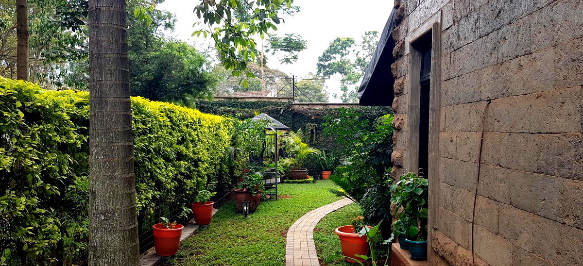 5-Ensuite Townhouse with Gypsum Ceilings & Borehole - Lavington
