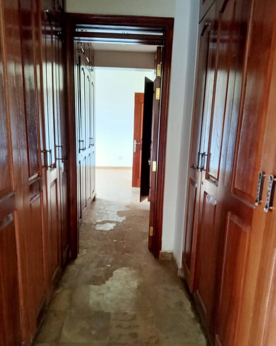 One-Acre 5BR Townhouse with Private Garden - Runda, Nairobi
