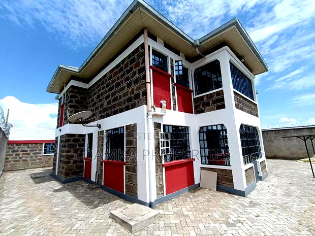 4bdrm Mansion in Nakuru Town East for sale