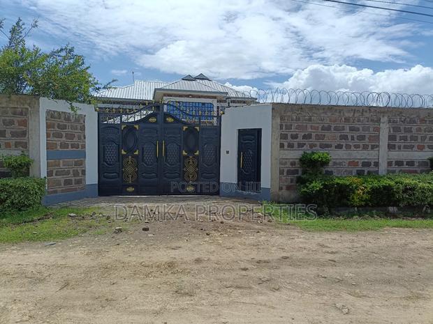4bdrm Mansion in Nakuru Town East for sale