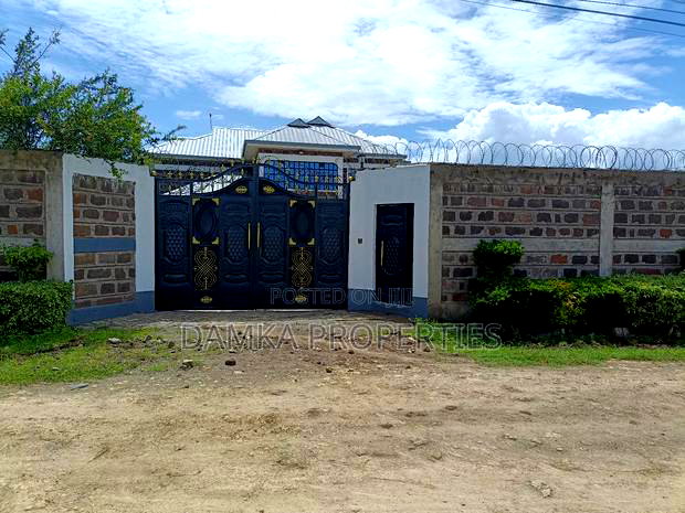 4bdrm Mansion in Nakuru Town East for sale
