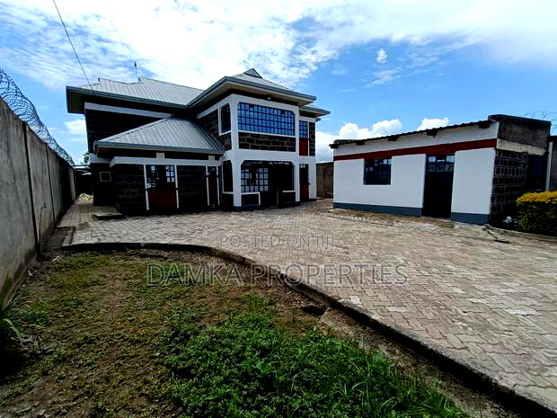 4bdrm Mansion in Nakuru Town East for sale