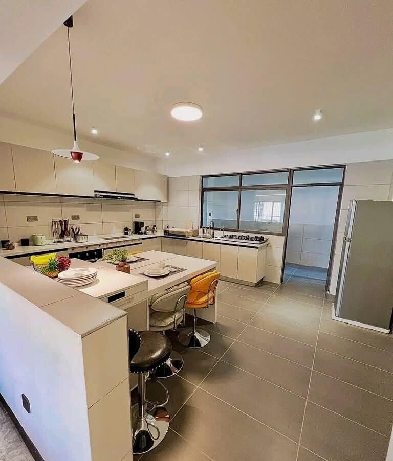 4BR Townhouse with Arboretum Views & Rooftop Lounge - Kileleshwa