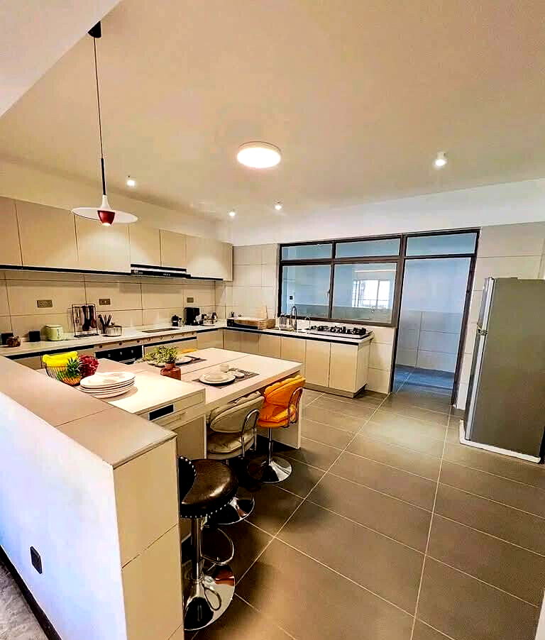 4BR Townhouse with Arboretum Views & Rooftop Lounge - Kileleshwa